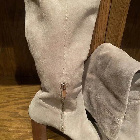 Michael Kors Elegant Beige Knee-High Women's Boots - Picture 15 of 16